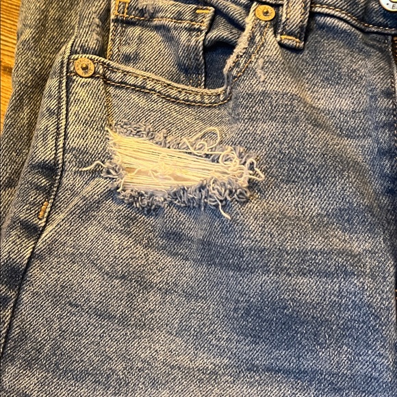 American Eagle Outfitters Light Blue Distressed Jeans - Picture 5 of 6